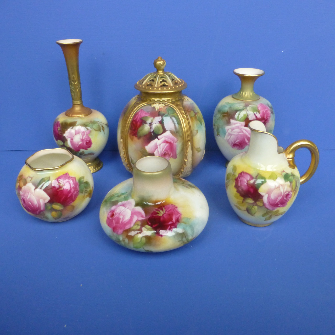 Pottery & Porcelain - Royal Worcester - Roses